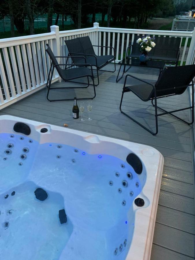 Graceland Lodge With Hot Tub Barmby on the Moor Esterno foto