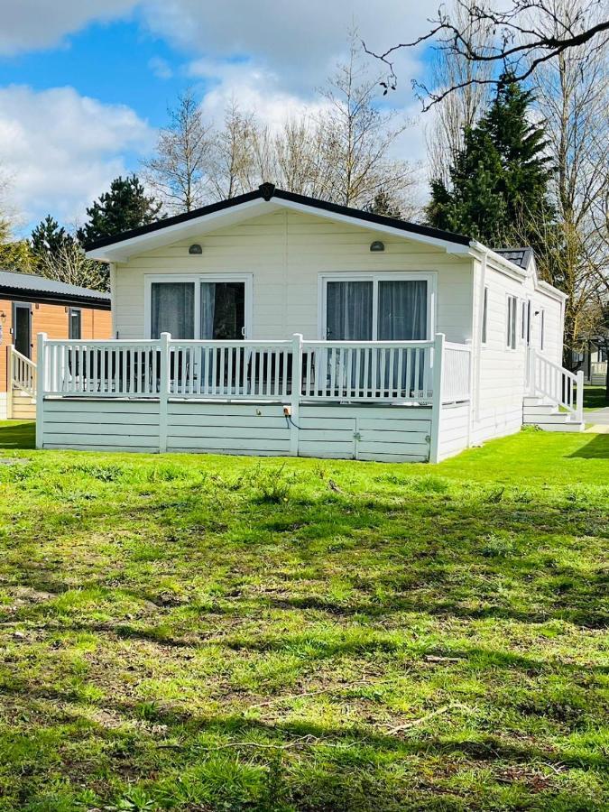 Graceland Lodge With Hot Tub Barmby on the Moor Esterno foto